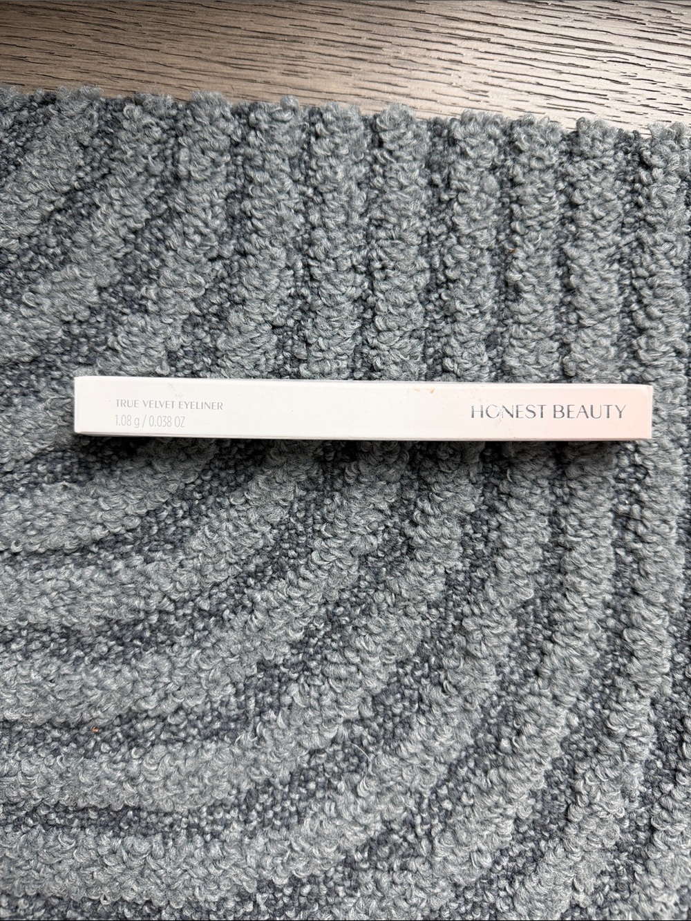 Honest beauty true velvet eyeliner in truly gold